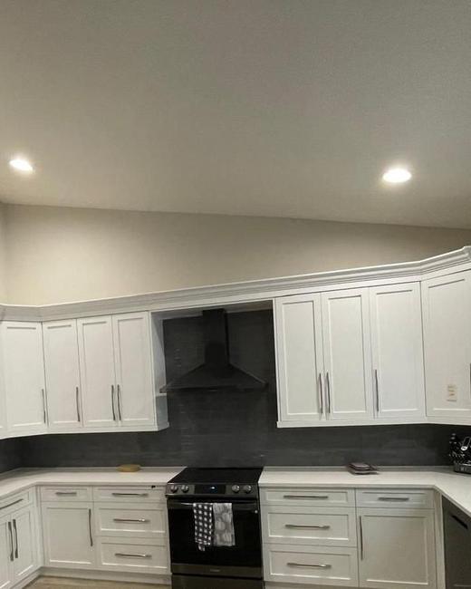 White shaker kitchen — Aguilar Home Solutions, Southwest Florida